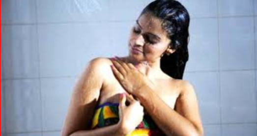 মেয়েদের কোন জিনিস গোসলের সময়ও ভি’জে না