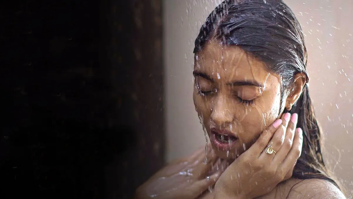 নতুন রোমান্টিক ড্রামা ওয়েব সিরিজ, যা আপনার মন ছুঁয়ে যাবে (ভিডিওসহ)